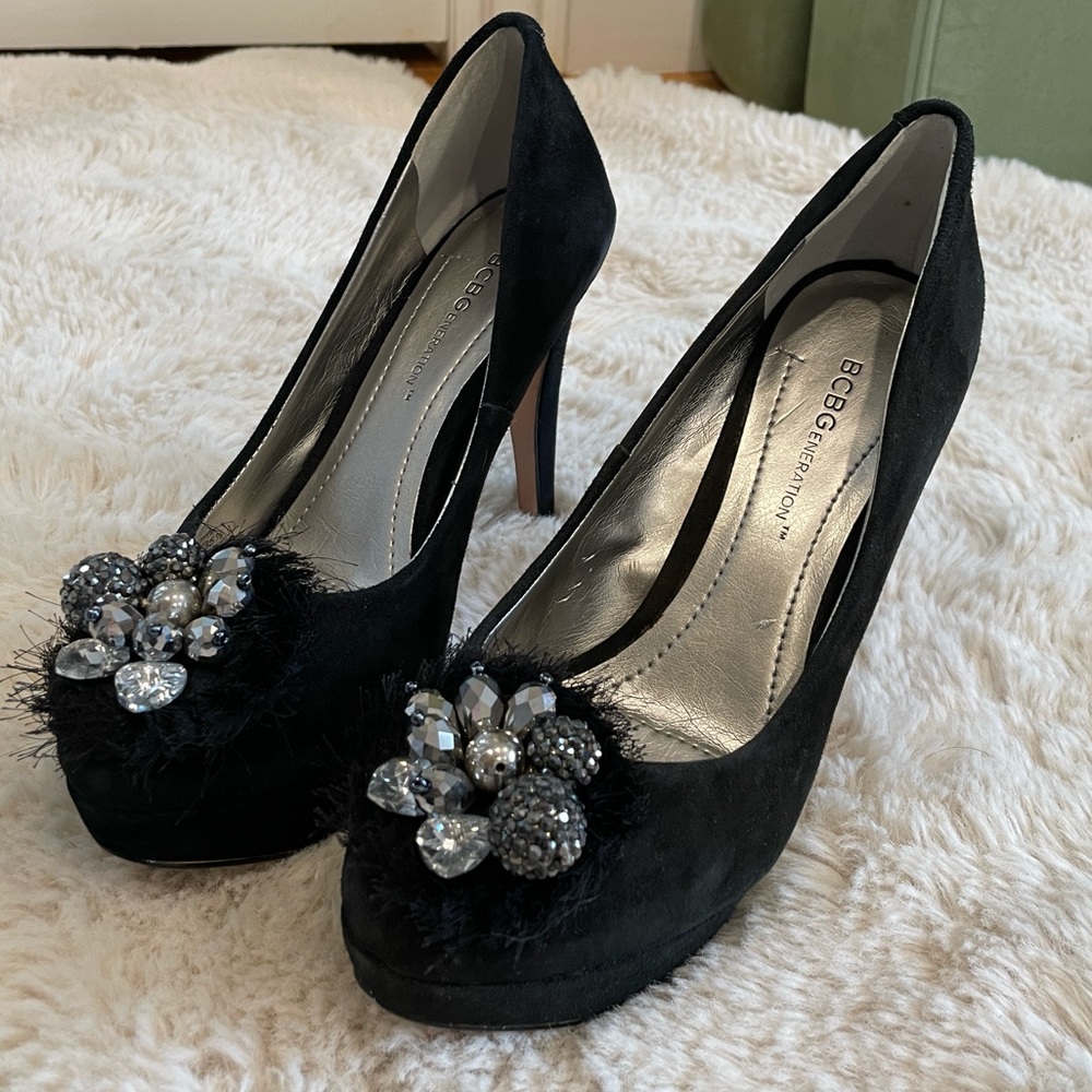 BCBGeneration Black Suede platform pump sz 5.5